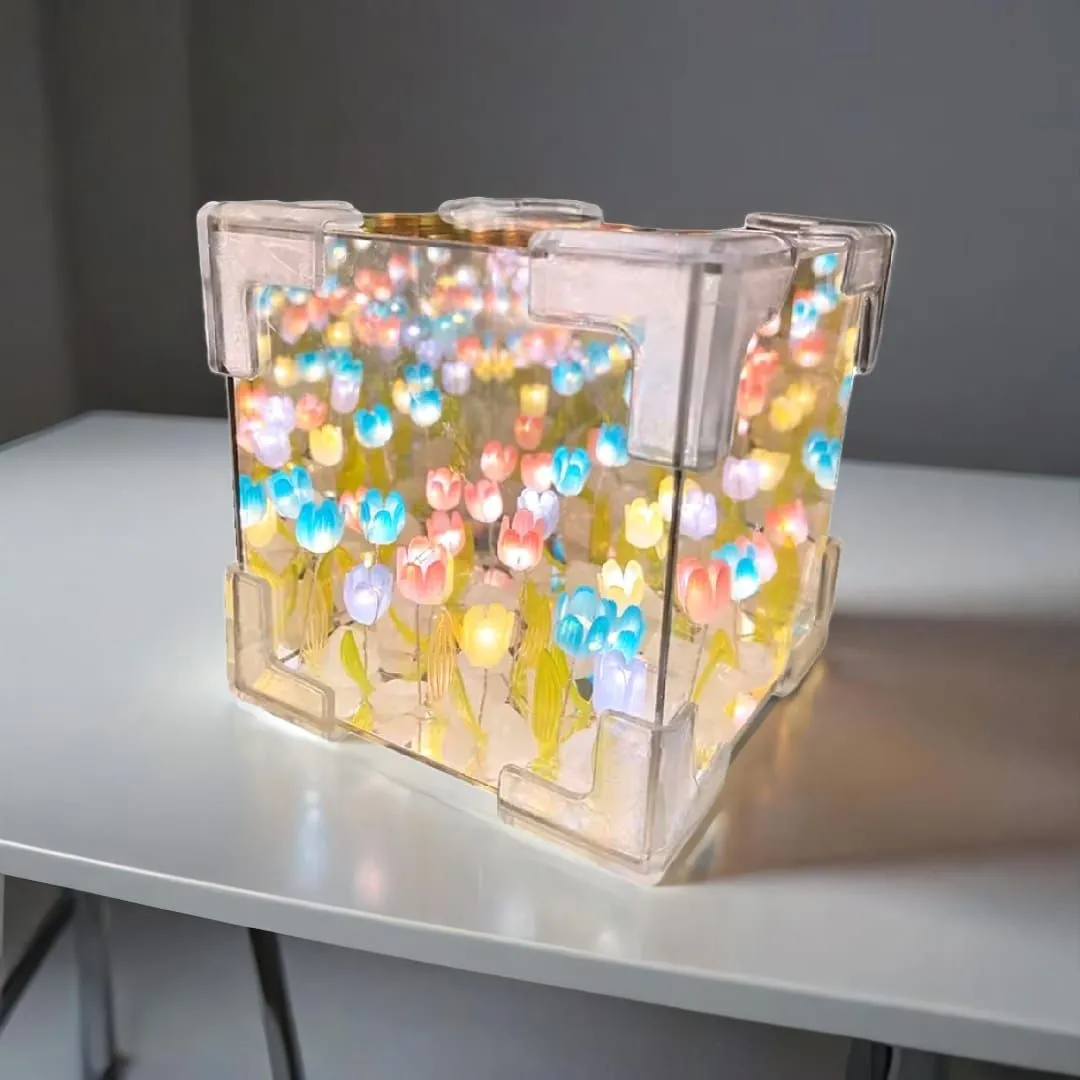 Lámpara de Espejo de Cubo de Tulipanes — Accesorios de decoración
