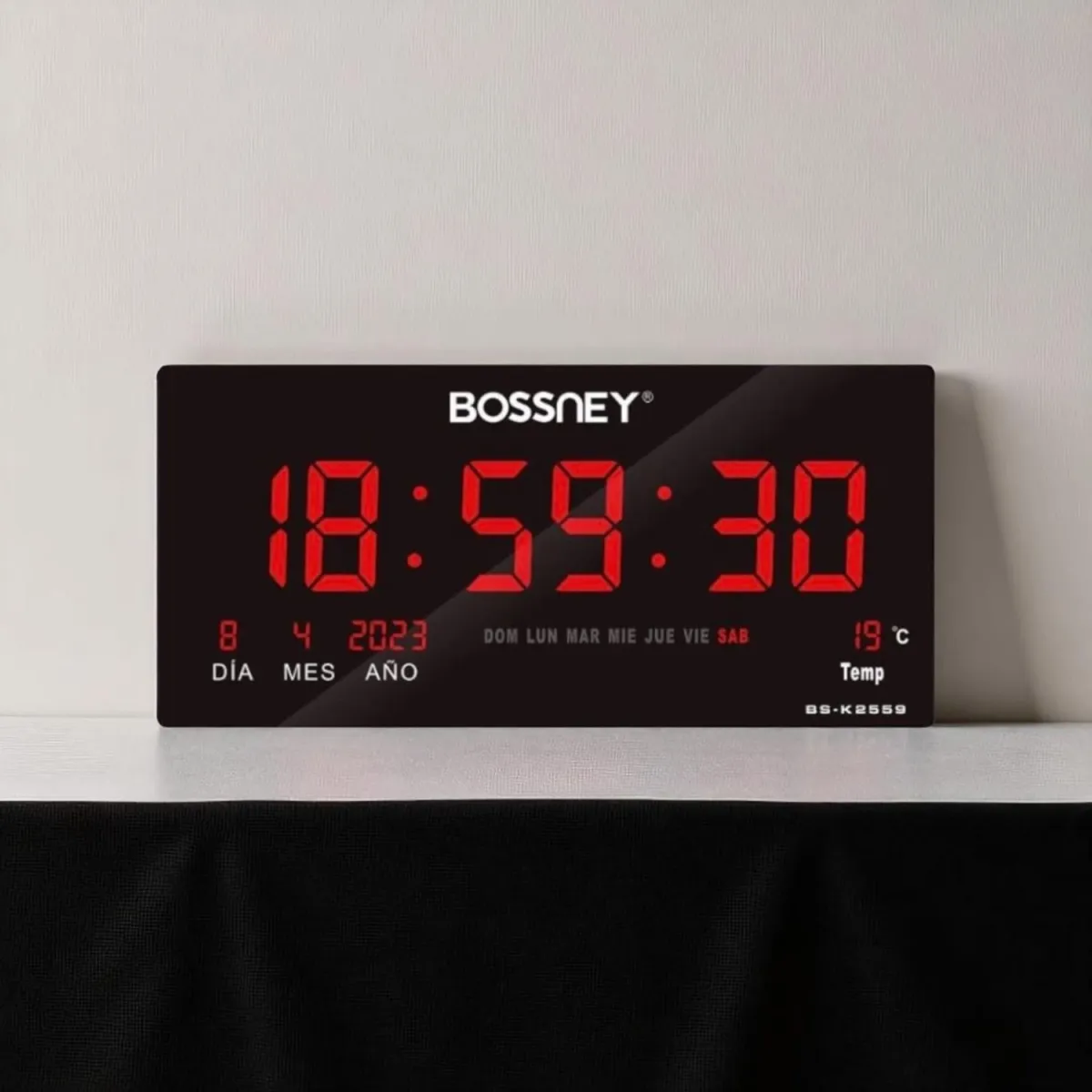 Reloj Digital BOSSNEY de Pared 46x22cm Hora Rojo Fecha Temperatura
