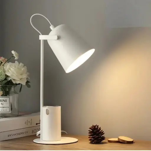 Lámpara de Mesa y Escritorio Blanca Moderna — Lámparas de pie / mesa / escritorio