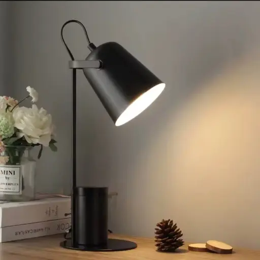 Lámpara de Mesa y Escritorio Moderna — Lámparas de pie / mesa / escritorio